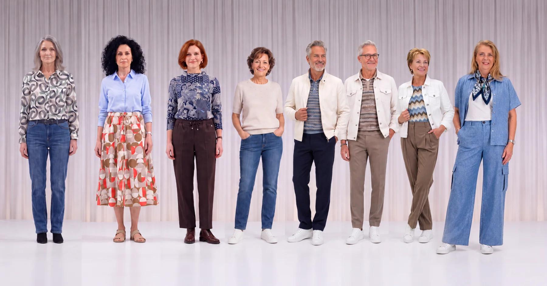 Huit mannequins IA de plus de 50 ans dans des tenues de la collection