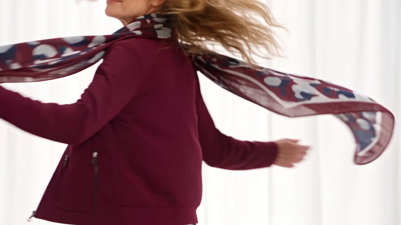 Foulard en mouvement - test de dynamique des tissus