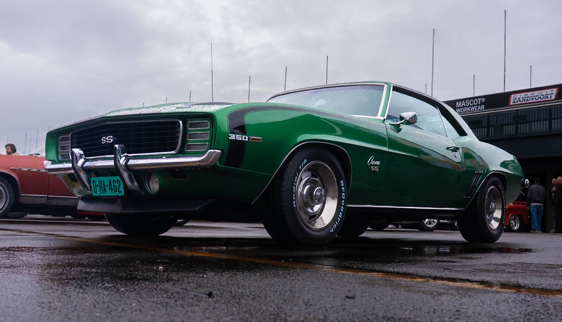 Voiture classique sous la pluie — shooting automobile